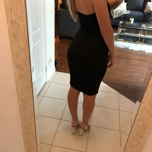 Plunging deep v sexy LBD - Picture 4 of 8